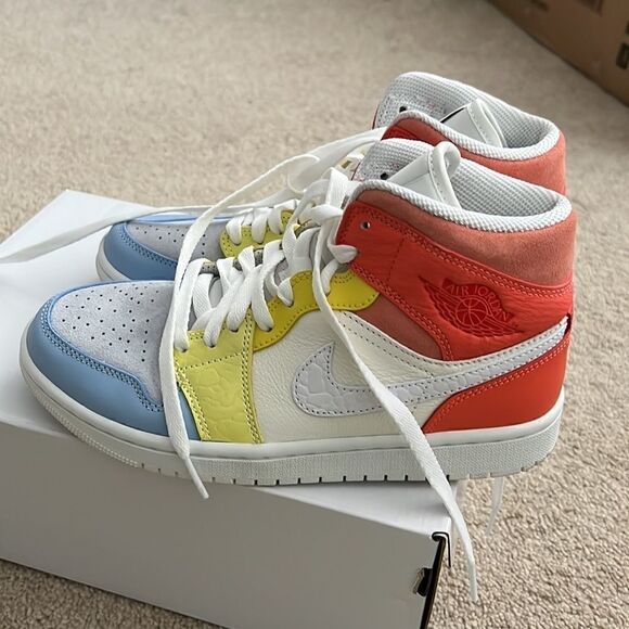 Jordan 1 Mid Womens 7 - Picture 3 of 6